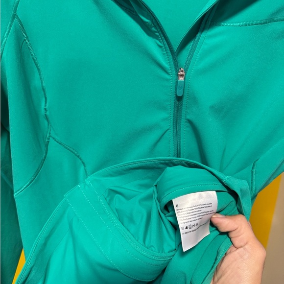 Lululemon Kelly Green Hooded windbreaker - Sz. 6 - Picture 2 of 5